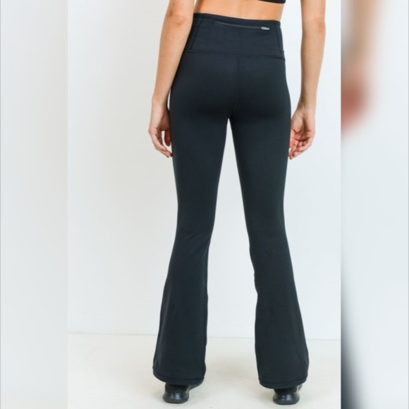 Essential Solid Flare Highwaist Leggings - Picture 6 of 8